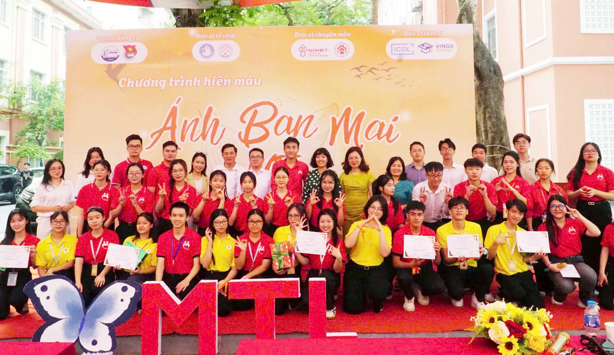 HOẠT ĐỘNG HIẾN MÁU CỦA SINH VIÊN ĐẠI HỌC THUỶ LỢI